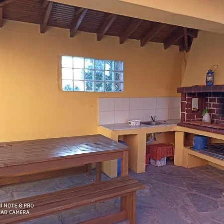 Theodoras House בית נופש ניאה מיכאניונה