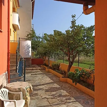 בית נופש Theodoras House ניאה מיכאניונה