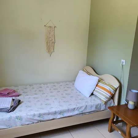 Theodoras House * ניאה מיכאניונה