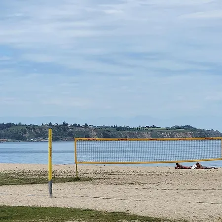 Theodoras House בית נופש ניאה מיכאניונה